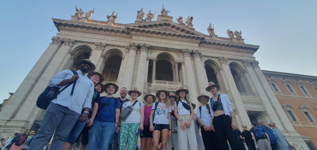 Unsere Truppe vor St. Giovanni in Laterano.