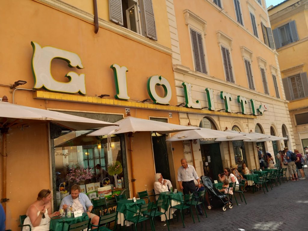 Seit dem Jahr 1900 gibt es in Rom Giolitti. Und das Eis ist mehr als lecker.